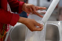 "ATM gạo" miễn phí ở Việt Nam được báo chí nước ngoài ca ngợi