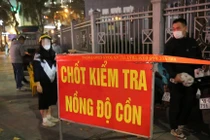 Đêm 8/3, hàng loạt nữ tài xế bị kiểm tra nồng độ cồn 