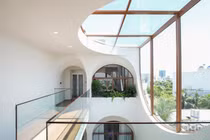 Báo Mỹ nức nở khen nhà Đà Nẵng dùng hồ cá làm “bóng đèn“