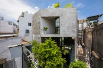 Bị “vây” tứ phía, nhà giữa phố vẫn thoáng sáng ở mọi góc 