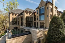 Tận mục siêu biệt thự đắt hơn cả nhà của Jeff Bezos