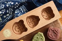 Chị em “phát sốt” với khuôn bánh trung thu Singapore ngộ nghĩnh