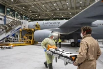 Soi chuyên cơ được trưng dụng làm “bệnh viện bay” COVID-19