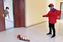 Để kiếm “bộn tiền”, shipper nghĩ đủ chiêu phòng COVID-19