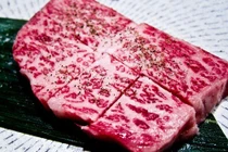 Thịt bò Ozaki có gì bổ béo... giá gần 35 triệu đồng/kg?