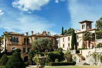 Biệt phủ 1.400 tỷ có 2 chỗ đỗ trực thăng bị buộc tháo dỡ, đại gia “méo mặt”