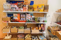 Đồ ăn vặt gắn mác nội địa Trung Quốc bán tràn lan, giá “rẻ như cho”