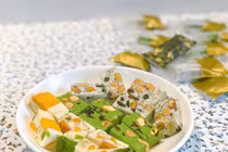 Chán hàng ngoại, bà nội trợ lùng mua kẹo handmade ăn Tết