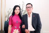 NSND Thu Quế trẻ đẹp tuổi 54, hạnh phúc bên NSƯT Phạm Cường