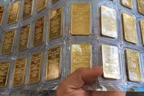 Lao dốc không phanh, giá vàng có thể giảm sâu đến đâu? 