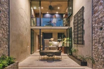 Ngôi nhà đá trong suốt thiết kế hai tầng độc đáo