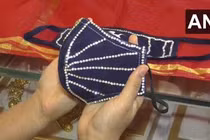 Khẩu trang nạm kim cương giá nghìn đô giới nhà giàu Ấn Độ "phát sốt"