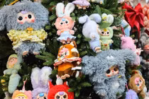 Giới trẻ phát sốt với cây thông Noel “túi mù” giá tiền triệu 