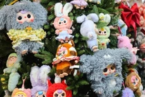 Giới trẻ phát sốt với cây thông Noel “túi mù” giá tiền triệu 