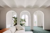 Căn hộ lạ mắt với thiết kế nhiều cổng vòm độc đáo