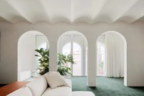 Căn hộ lạ mắt với thiết kế nhiều cổng vòm độc đáo