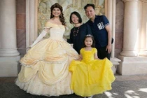 “Ông bố của năm” nghỉ việc ở nhà may váy cho con gái