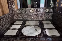 Bán 4 lô đất để mua, giường cổ của đại gia miền Tây đẹp cỡ nào?