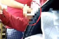 Cách chức Trưởng phòng GD&ĐT huyện sàm sỡ nữ giáo viên tại nơi làm việc