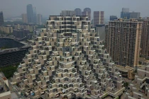 Mục sở thị tòa chung cư hình kim tự tháp kỳ lạ