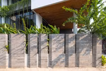 Ngôi nhà 3 mặt thoáng đan xen khoảng đặc rỗng lạ mắt