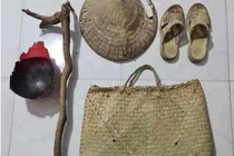 Lạ đời túi xách ăn xin được rao bán với cao ngất ngưởng