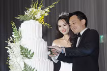 Chồng doanh nhân hoa khôi Lại Hương Thảo khởi kiện giàu cỡ nào?