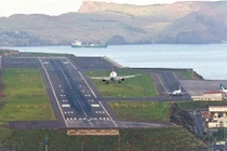 10 sân bay kỳ lạ nhất thế giới khiến du khách ngỡ ngàng