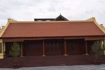 Hình ảnh cả làng làm ruộng chơi nhà cổ gỗ lim 