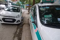 Hàng loạt ô tô ở Hà Nội bị mất gương sau một đêm