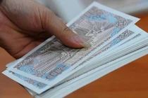 Phát hoảng phí đổi tiền lẻ sau Tết