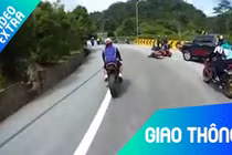 Video: Ôm cua ẩu, mô tô đâm thẳng ôtô bên đường