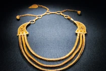 Tìm được vòng cổ bằng vàng 800 năm mà như mới toanh trong xác tàu đắm