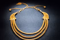 Tìm được vòng cổ bằng vàng 800 năm mà như mới toanh trong xác tàu đắm