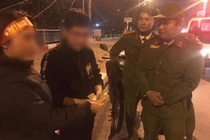 Nữ giang hồ gọi đàn em đánh chàng trai đi nhặt xác thai nhi vì bị nhắc vượt đèn đỏ