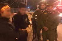 Nữ giang hồ gọi đàn em đánh chàng trai đi nhặt xác thai nhi vì bị nhắc vượt đèn đỏ