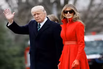 Vợ chồng Tổng thống Mỹ Donald Trump cùng nhận đề cử Mâm xôi vàng