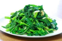 Mẹo nhỏ giúp cho món rau xào luôn xanh giòn bắt mắt 