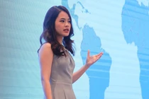 Nhan sắc đời thường đầy khí chất của nữ cá mập trẻ nhất Shark Tank