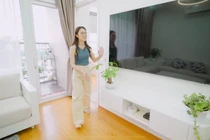 Căn hộ màu trắng đẹp mê hoặc của MC Đường lên đỉnh Olympia 