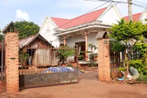 "Đọ" nhà giản dị của Hoa hậu Việt trước khi đăng quang