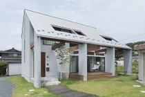 Nhà 2 tầng giả cấp 4 tiện nghi như khu nghỉ dưỡng cao cấp