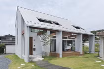 Nhà 2 tầng giả cấp 4 tiện nghi như khu nghỉ dưỡng cao cấp