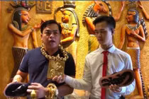 Choáng váng sở thích khoe vàng "quái dị" của nhà giàu Việt