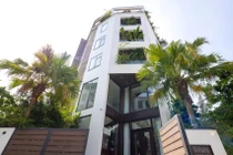 Lấy ý tưởng cải tạo "ĐỤC – TRỔ", nhà góc phố đẹp không kém resort 