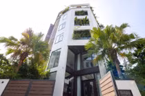 Lấy ý tưởng cải tạo "ĐỤC – TRỔ", nhà góc phố đẹp không kém resort 