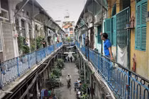 "Đột kích" con hẻm hơn 100 tuổi, khách Tây đến là mê ở Sài Gòn