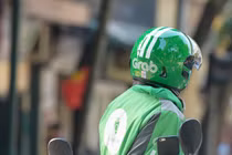 Tại sao Grab kỳ kèo, không nhượng bộ tài xế 1%?