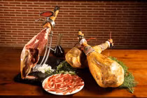 Sự thật chưa biết về thịt lợn hàng chục triệu hút khách dịp Tết 