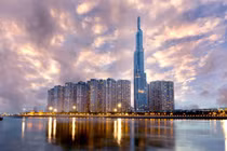 Tỷ phú Phạm Nhật Vượng thuê máy bay Vietnam Airlines đưa người Việt từ Ukraina về nước